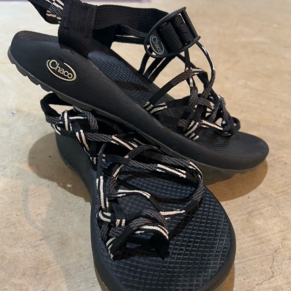 Women’s Chacos Sz 8 - Picture 3 of 5